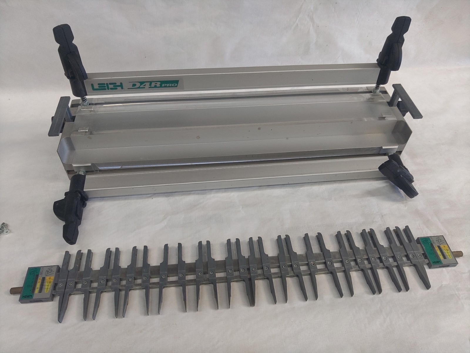 Leigh D4R Pro Dovetail Jig with DVD and Manual