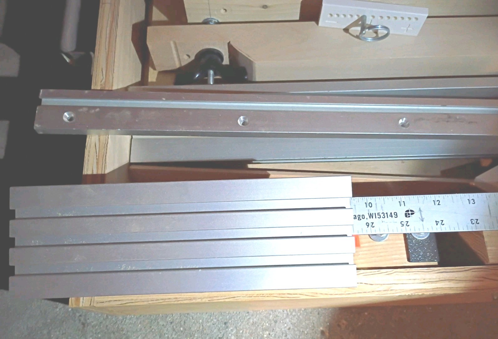 Woodhaven 7902 Dado JigVariable Spacing Dovetail Jig