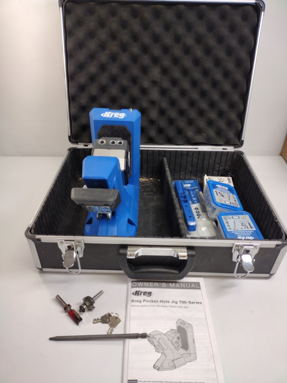 Kreg KPHJ720 Pocket-Hole Jig Pre-owned + CASE & Some Accessories And Screws